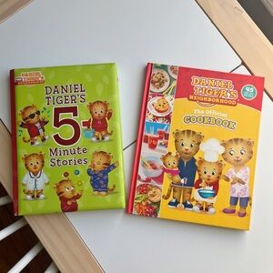 ✨2 for 10$✨ Daniel Tiger's Neighbourhood Stories and Cookbook - Kids Books